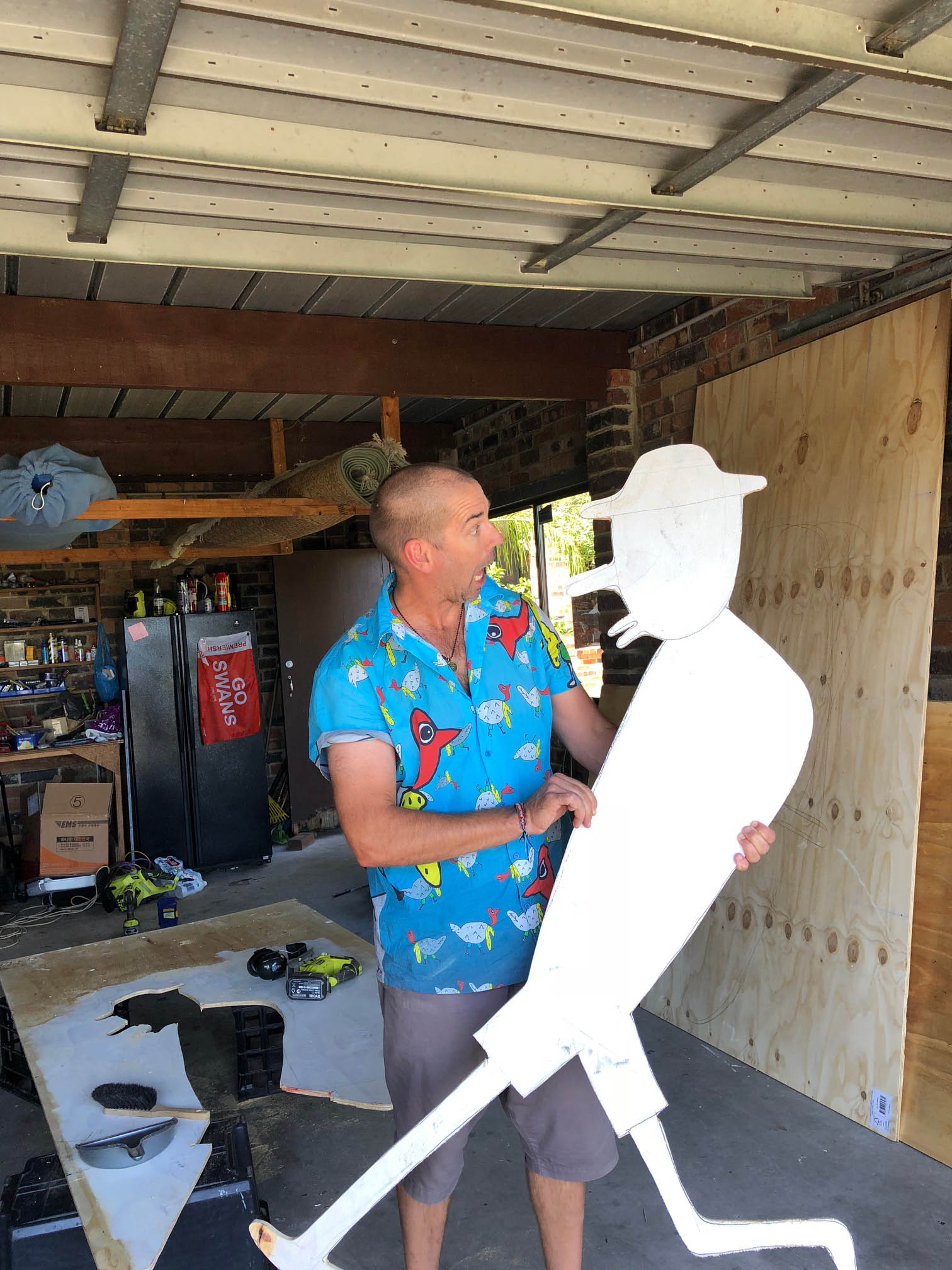 Kurly making surfer dudes